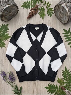 Elan Black and White Argyle Button-Up V-Neck Cardigan